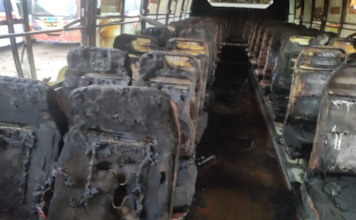 নারায়ণগঞ্জে পার্কিং করা গাড়ি ভাঙচুর, আগুন